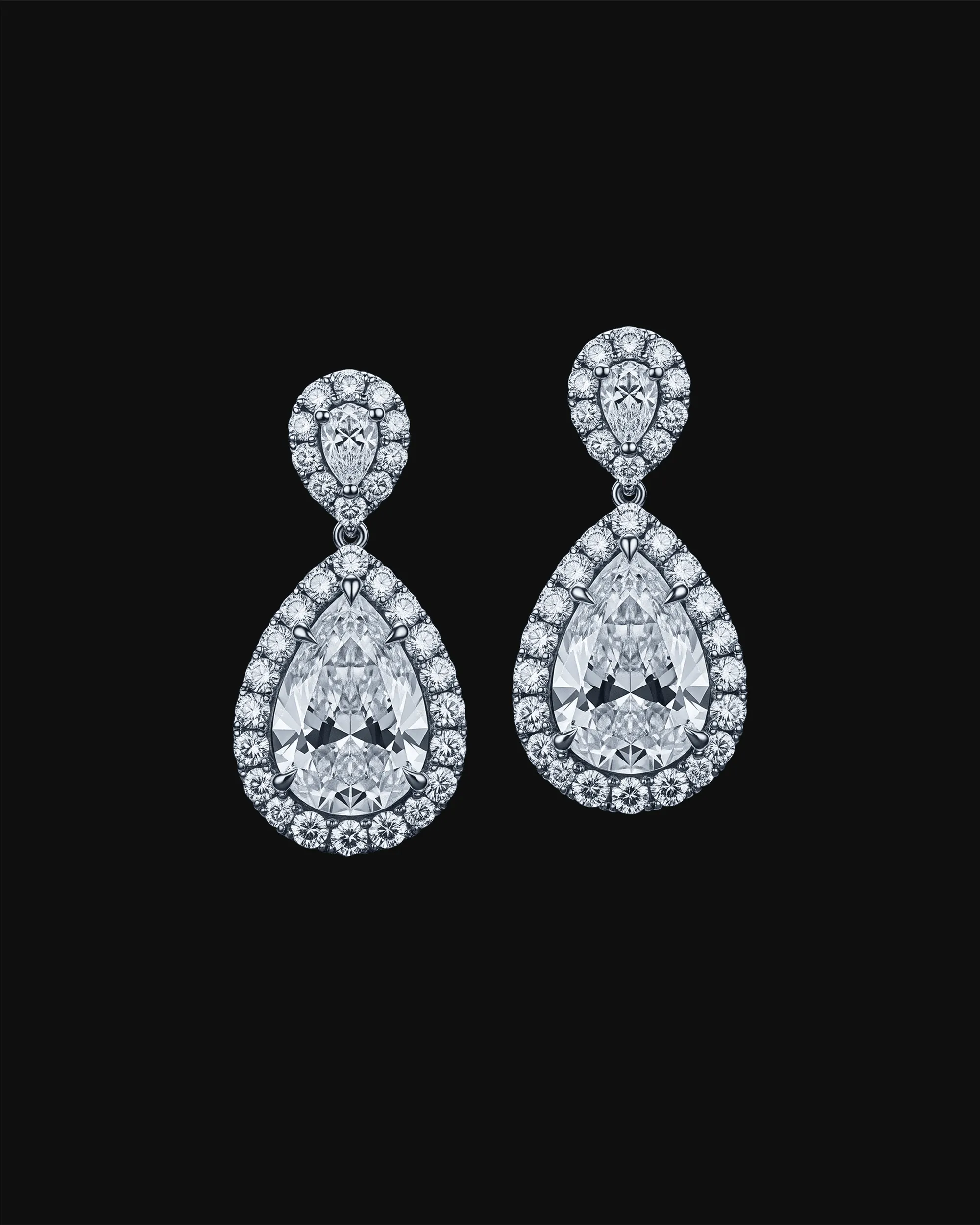 Photograph used on the LUSTRA template (jewellery) page (2001x2501 original).